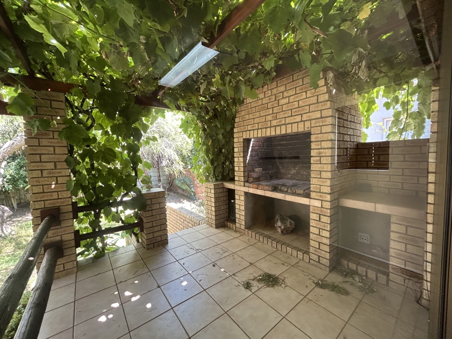 6 Bedroom Property for Sale in Wavecrest Eastern Cape